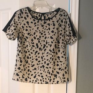Snow leopard short sleeve top